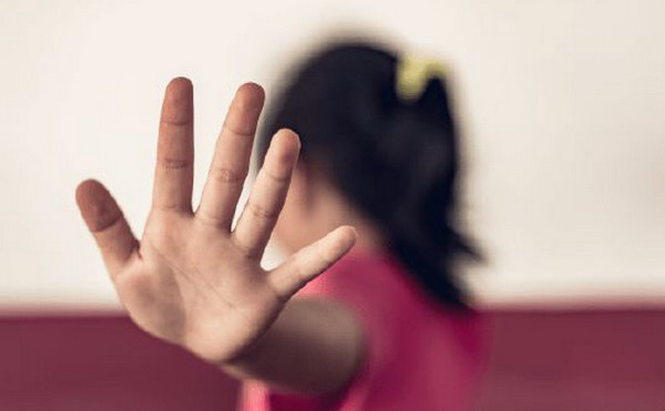男子多次性侵女友孙女致其染上妇科病 - 法度网 男子多次性侵女友孙女致其染上妇科病