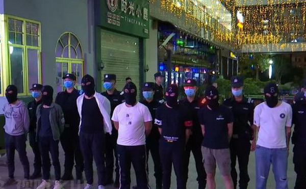 男子按喇叭提醒挡道者遭围殴 - 法度网 抓捕寻衅滋事犯罪嫌疑人